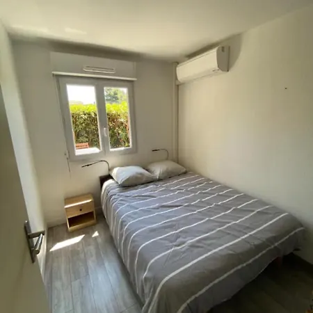 A 15 Min De La Plage, Piscine, Joli T2 Renove Apartman Fréjus