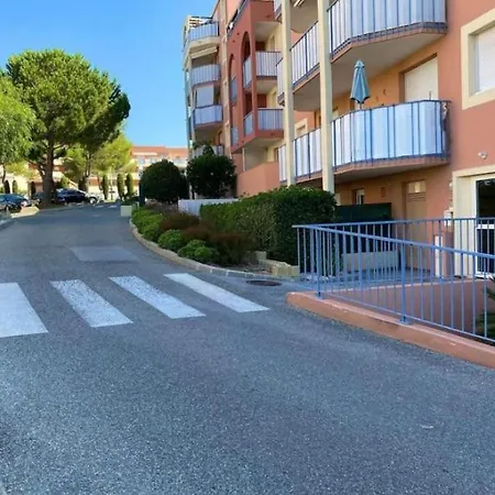 A 15 Min De La Plage, Piscine, Joli T2 Renove * Fréjus
